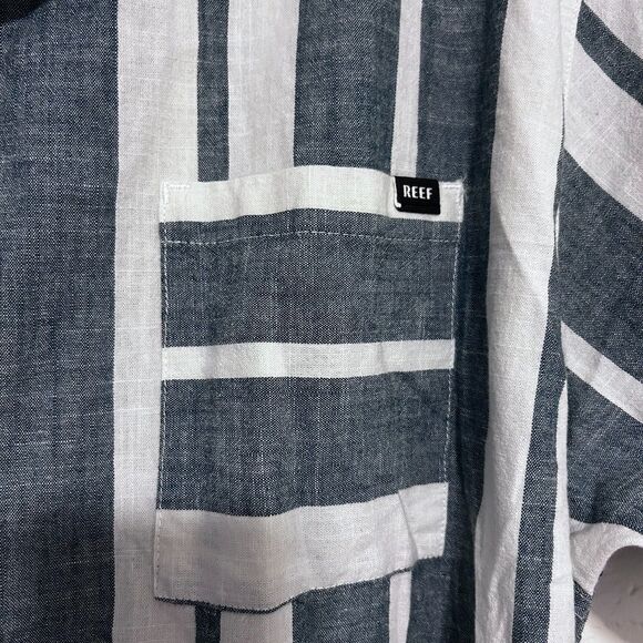 Reef Men’s Button Up Shirt XXL Blue White Striped Short Sleeve 100% Cotton - Picture 7 of 8